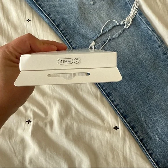 Apple Watch Band in Classic Sand New Size 7 - Picture 3 of 3